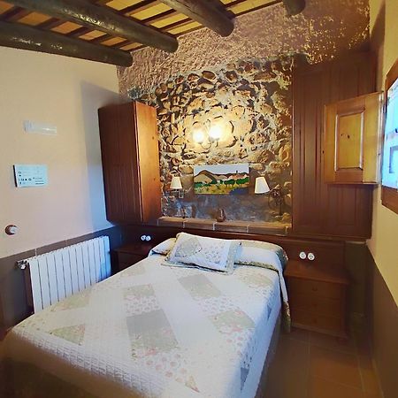 Masia Can Felip B&B Llinars del Valles Ngoại thất bức ảnh