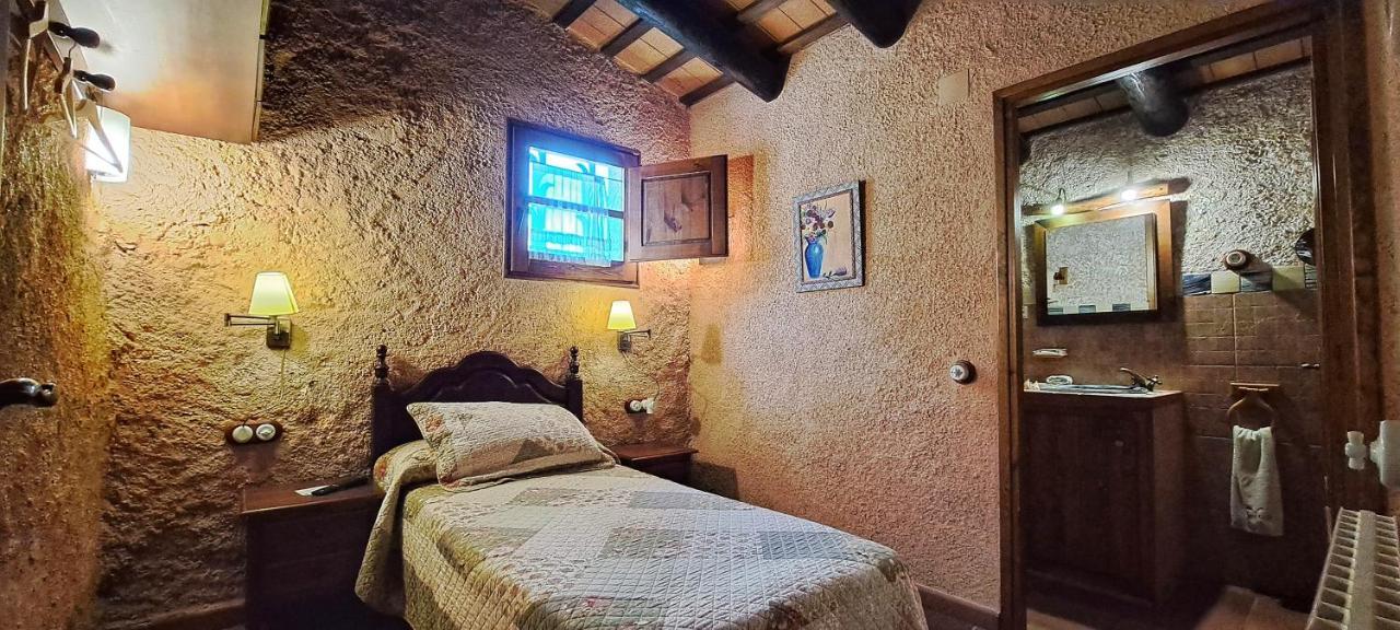 Masia Can Felip B&B Llinars del Valles Ngoại thất bức ảnh