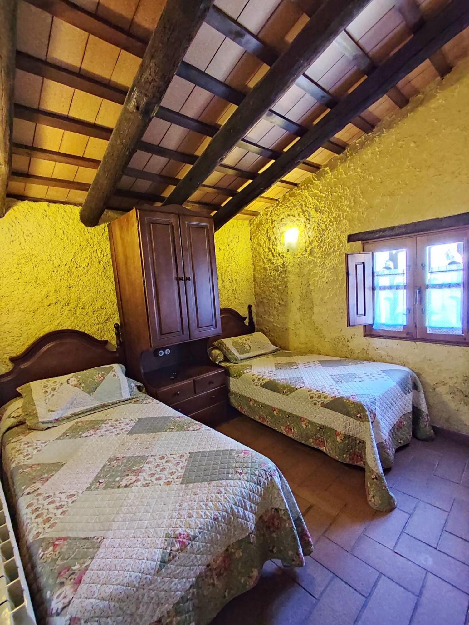 Masia Can Felip B&B Llinars del Valles Ngoại thất bức ảnh