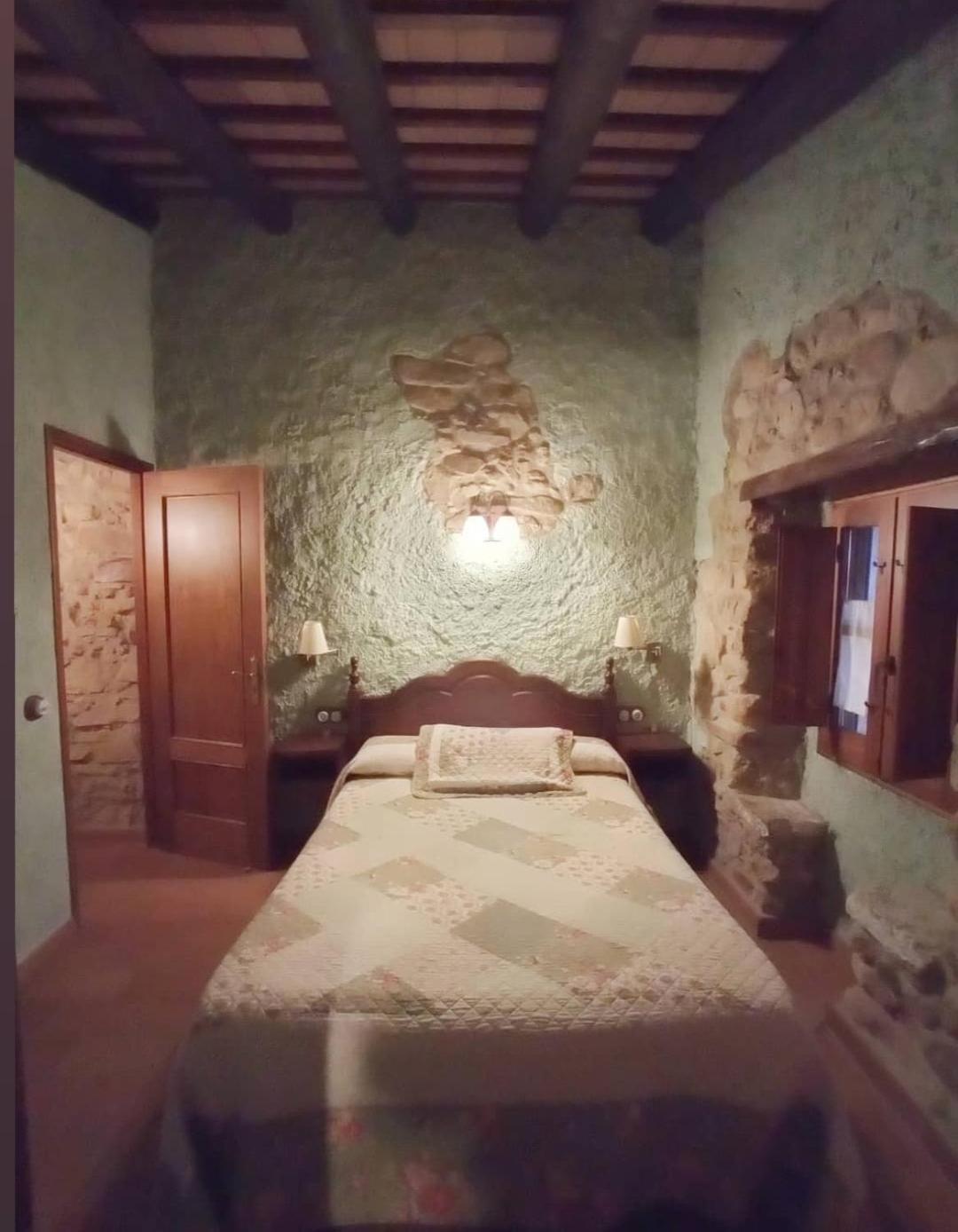 Masia Can Felip B&B Llinars del Valles Ngoại thất bức ảnh