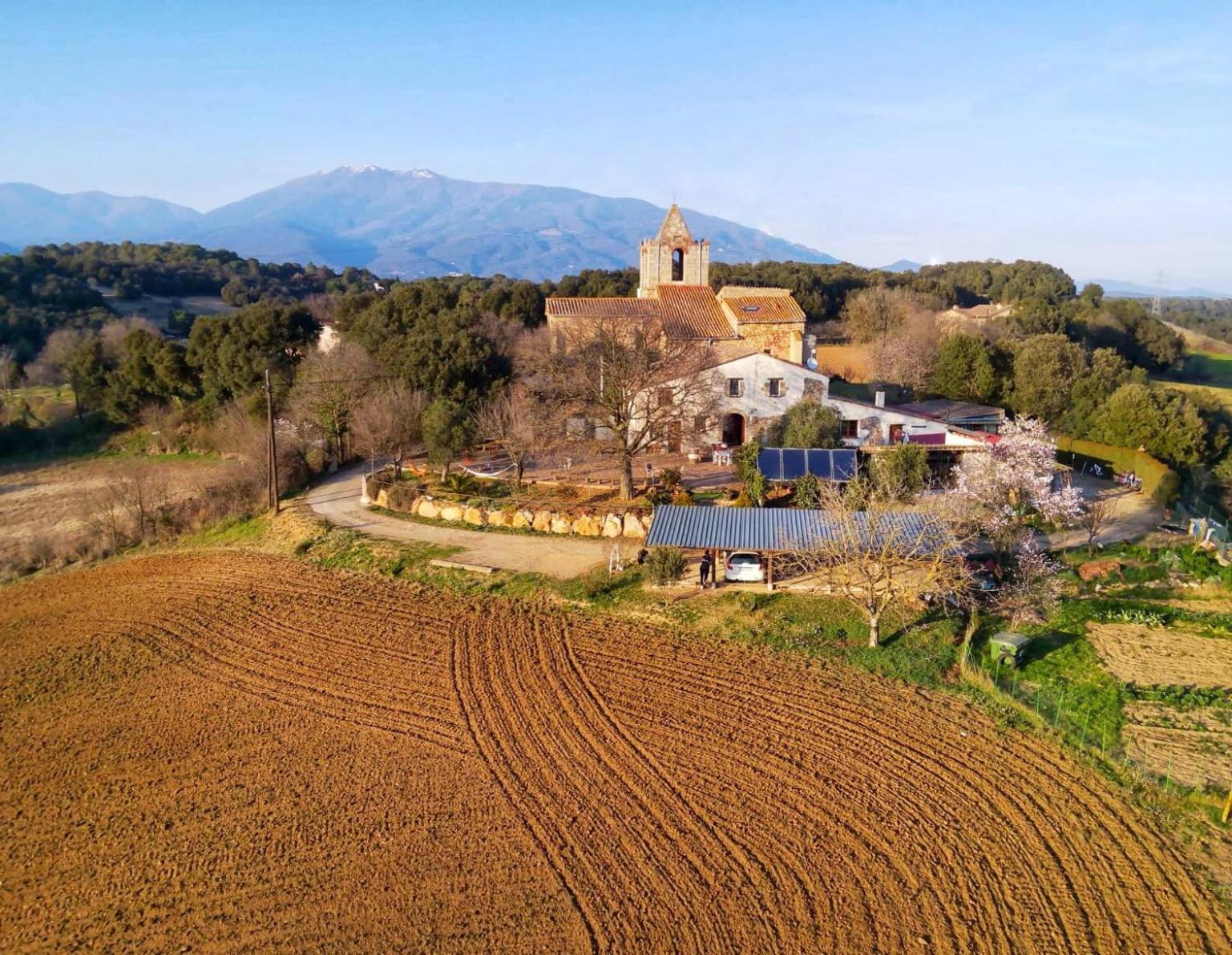 Masia Can Felip B&B Llinars del Valles Ngoại thất bức ảnh