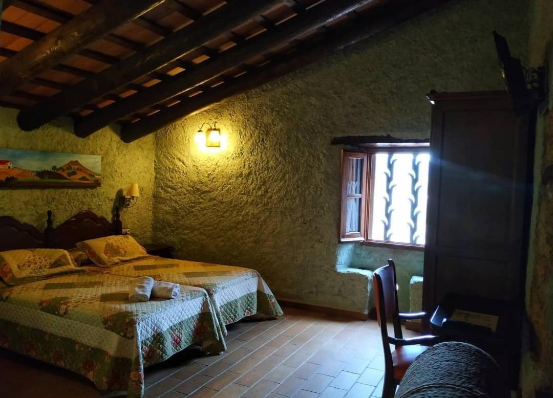Masia Can Felip B&B Llinars del Valles Ngoại thất bức ảnh